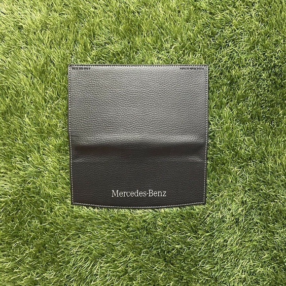 2018 Mercedes-Benz E-Class Coupe Owners Manual (E400 4MATIC 3.0L, E300 2.0L) - Picture 9 of 10